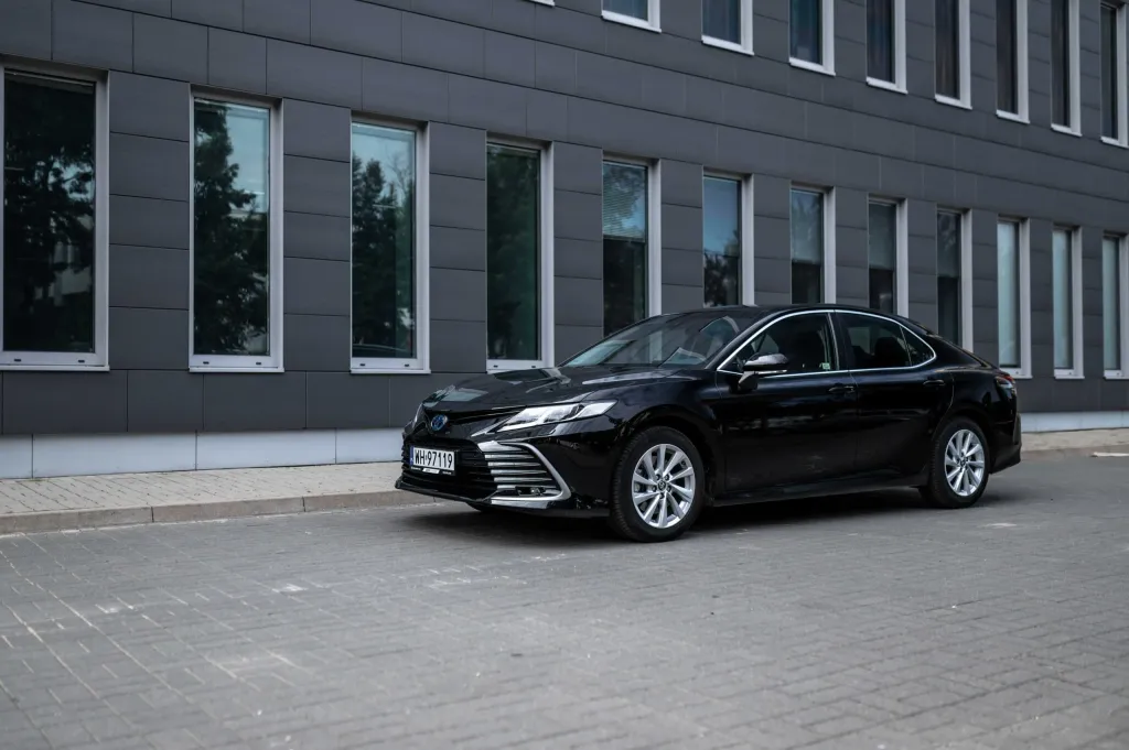 Kiedy zamiast kupować, lepiej wypożyczyć auto na firmę?