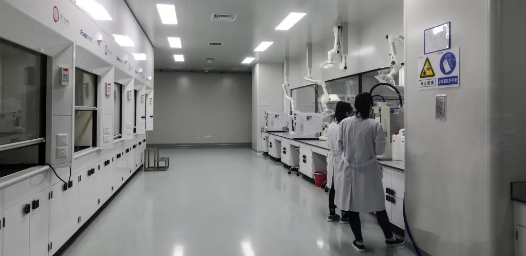 Komory szokowe, czyli profesjonalne wyposażenie laboratorium